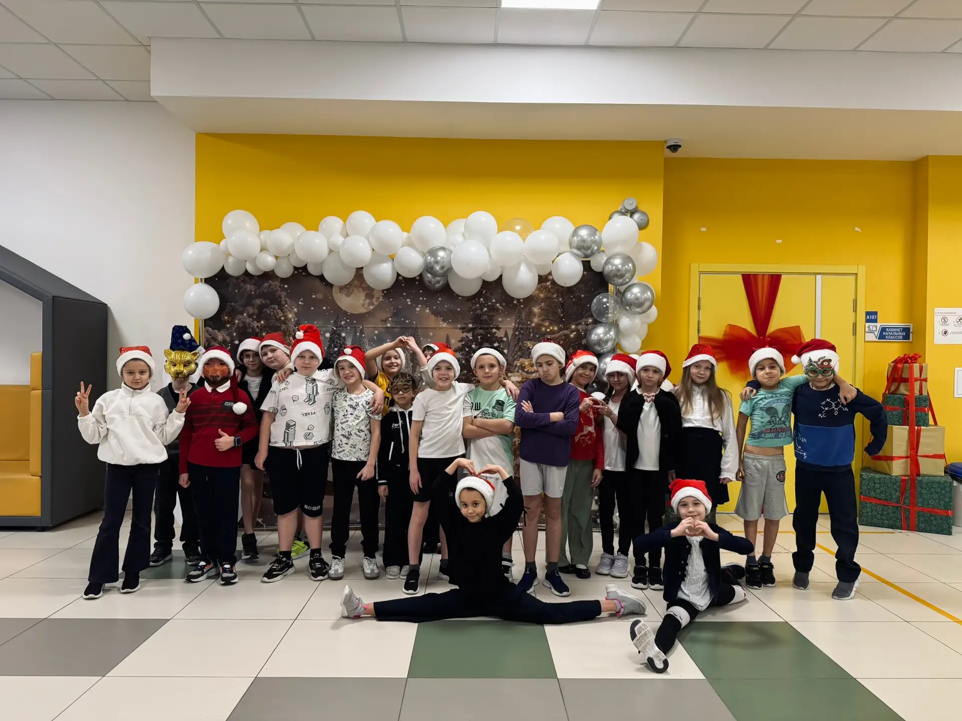 🎄✨ 2 «В» класс открывает неделю новогоднего настроения! ✨🎄  Сегодня у наших замечательных ребят прош