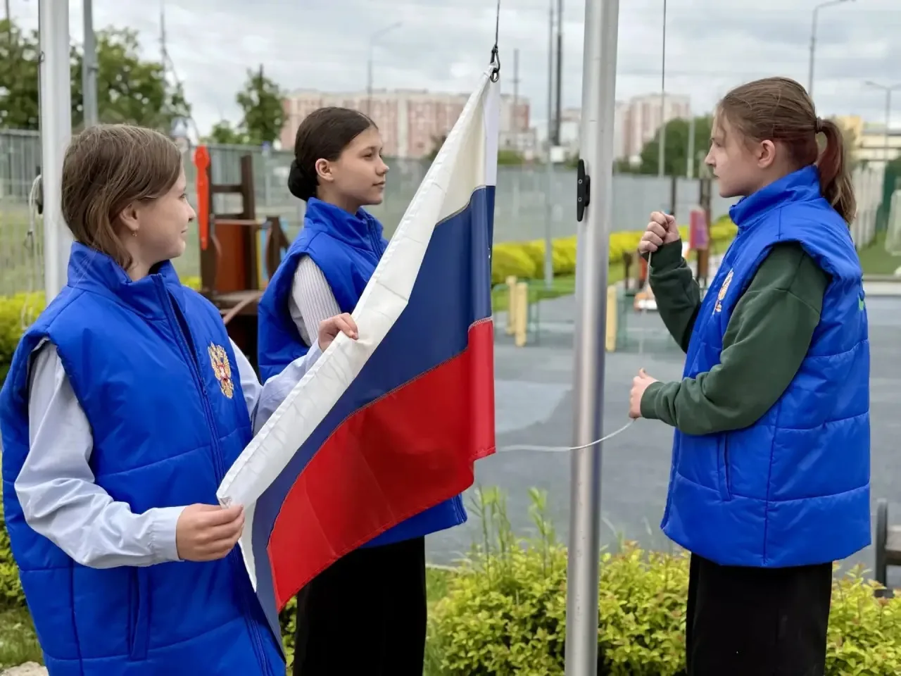 🇷🇺 Равнение на флаг!  В понедельник состоялась заключительная торжественная церемония выноса Государ