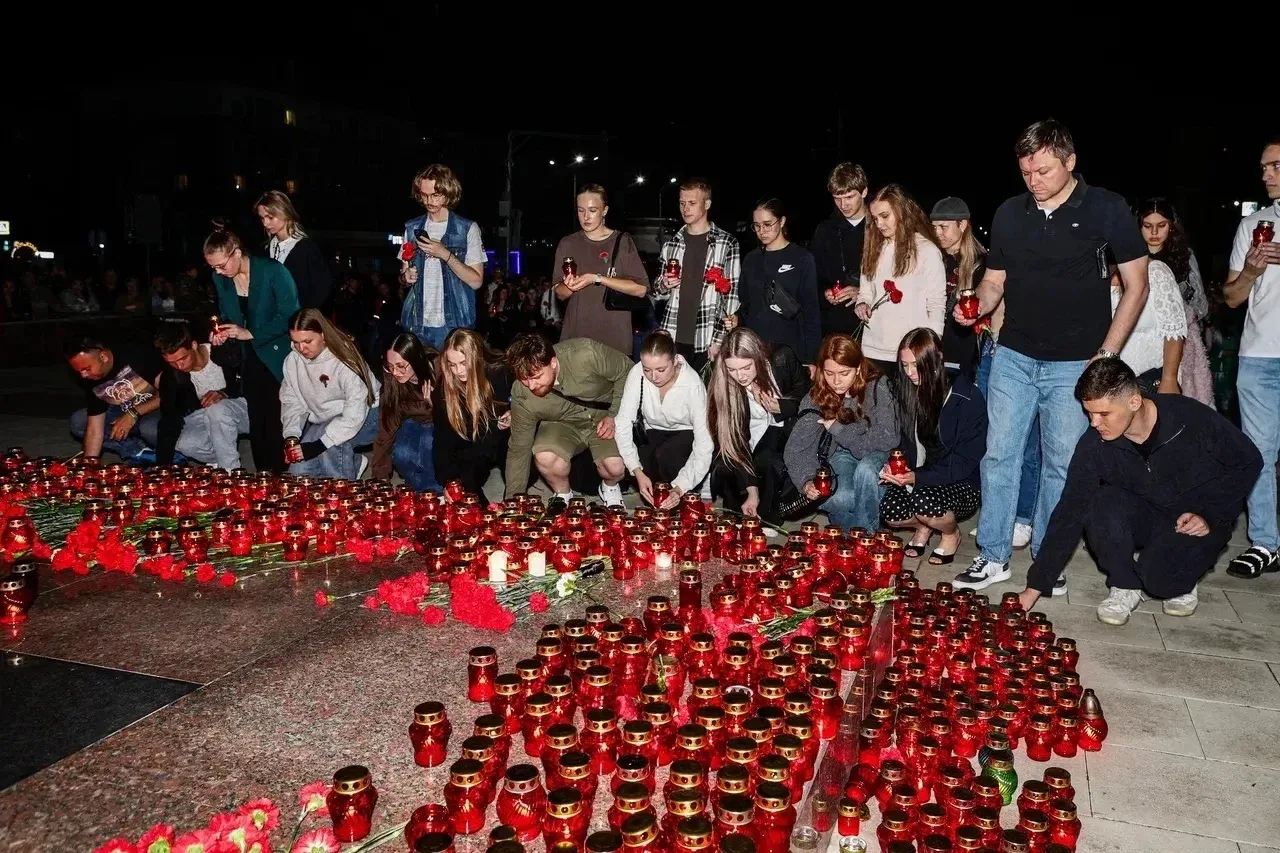 🇷🇺🕯️МЫ БУДЕМ ПОМНИТЬ. ВСЕГДА. 🕯️🇷🇺

🕯️Пламя свечи в темноте ночи — как символ веры в победу д