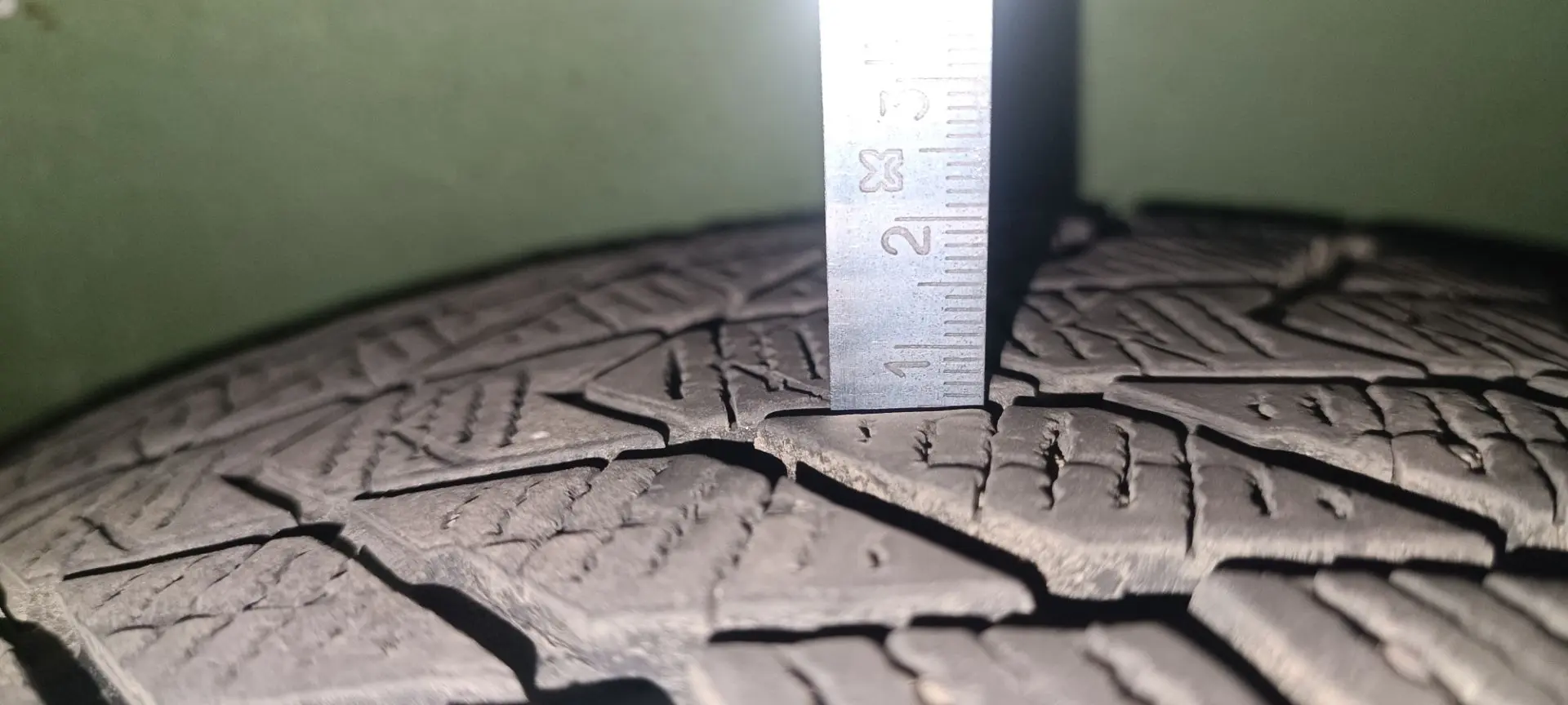 Продам комплект зимней резины NEXEN 205/65 R15  на дисках ГАЗ -3110.