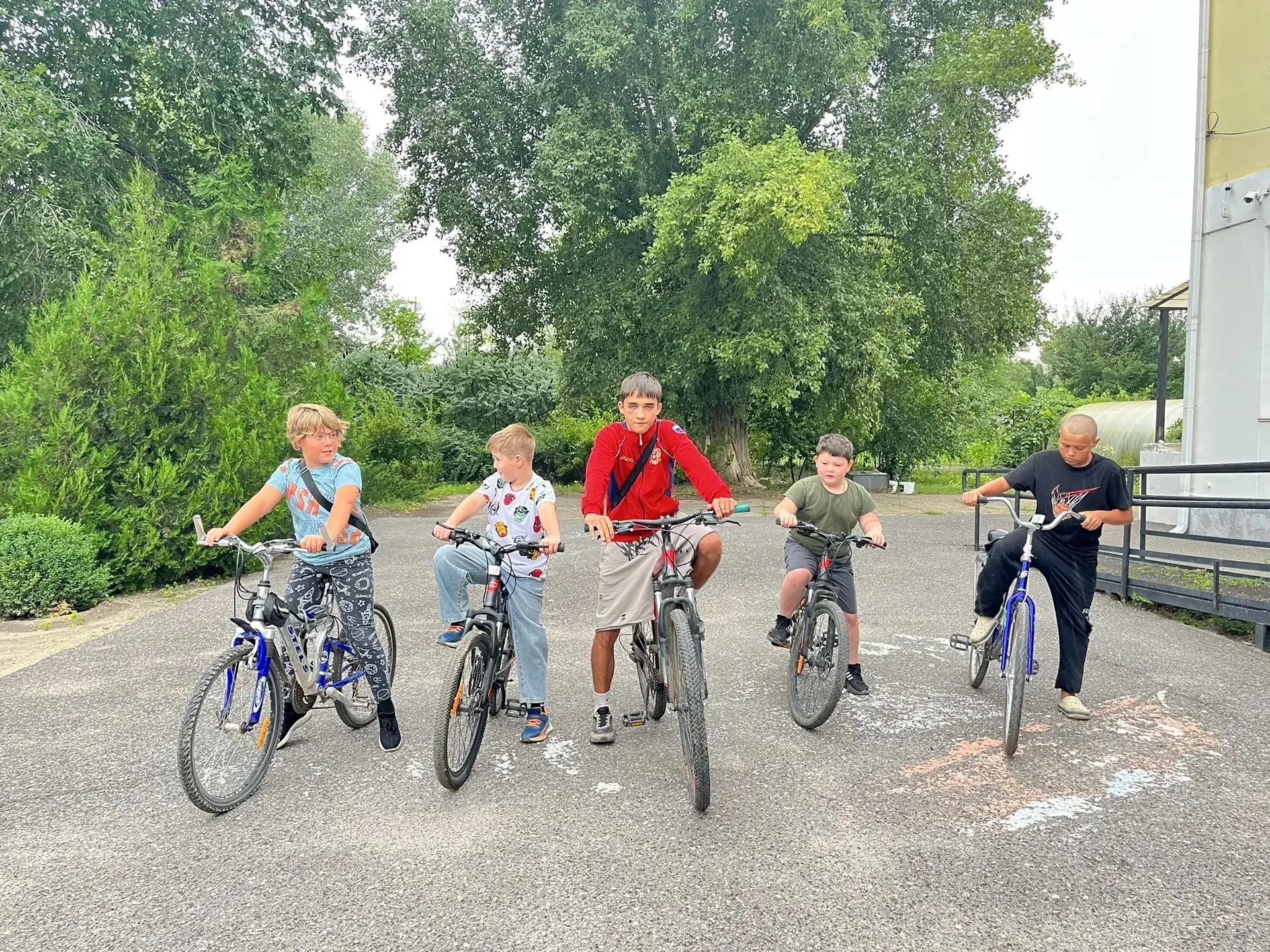 🚴 30 июня в летнем лагере «Теремок» МКОУ «СШ 3» прошёл яркий и энергичный велопробег «Кручу, кручу 