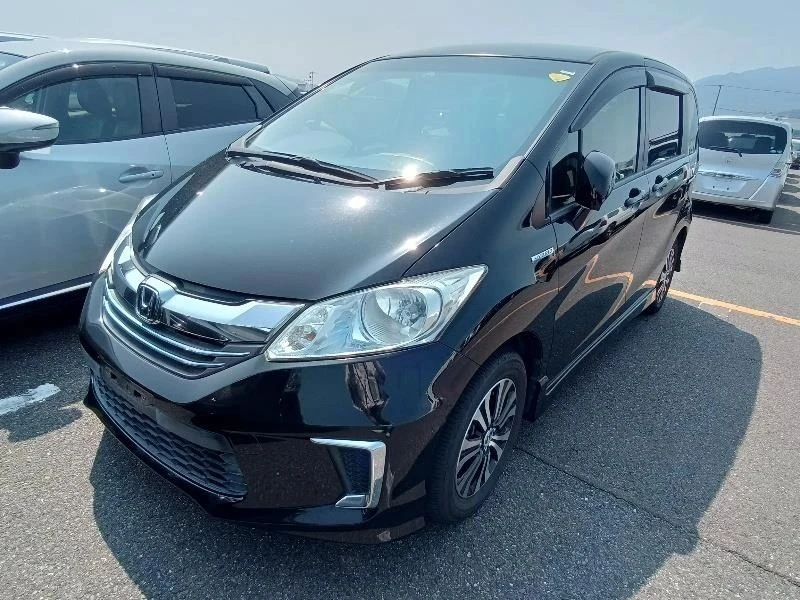HONDA FREED HYBRID на ярде !