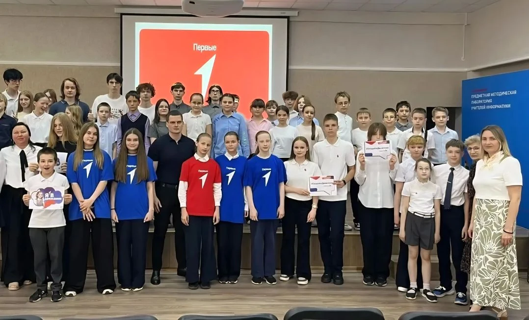 🔥 В нашей школе — пополнение! Вступай в «Движение Первых»!  Сегодня у нас по-настоящему торжественны