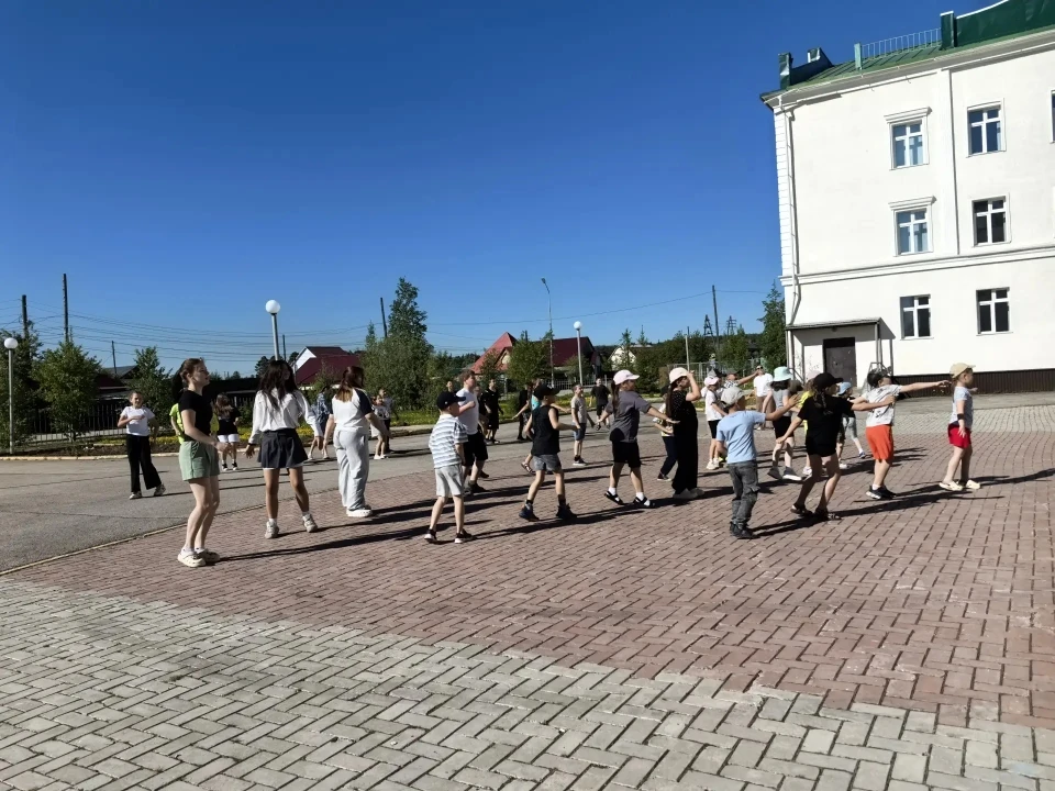 Лето нас радует теплыми денечками. 13 июня в летнем оздоровительном лагере "Детствоград" в первом от