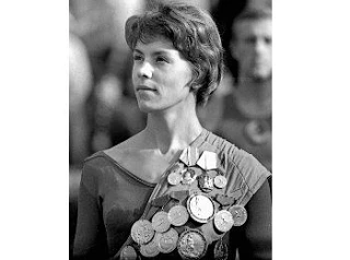 #СпортОбъединяет

🇷🇺 Лариса Латынина — самая титулованная гимнастка в истории Олимпийских игр. 

З