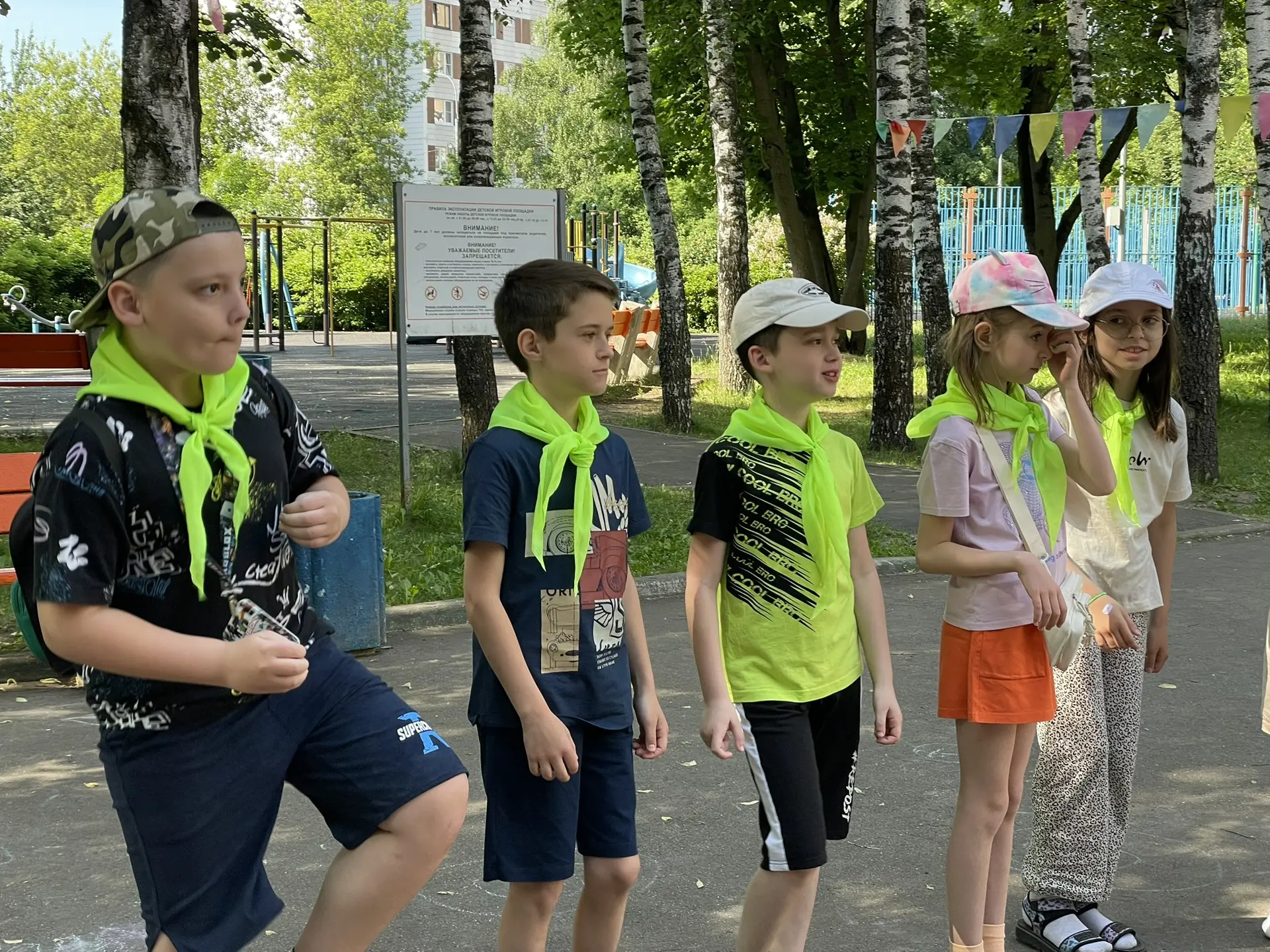 Что общего у всех дней в Каникуляндии? ☀️

Правильно — зарядка! Эта маленькая привычка приносит боль