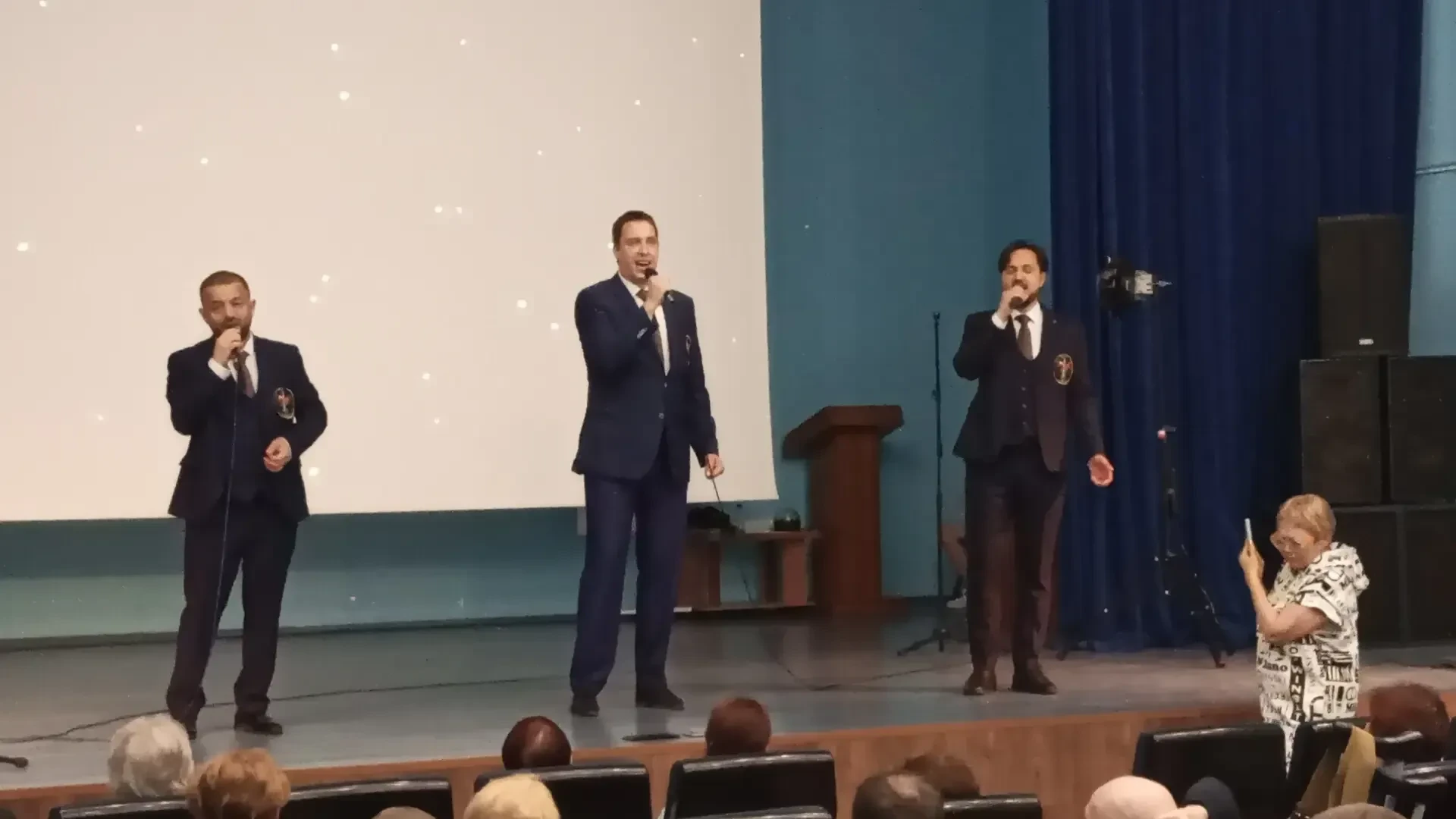 🎼В субботу в нашем центре реабилитации прошел замечательный концерт. Любимые песни прозвучали в исп