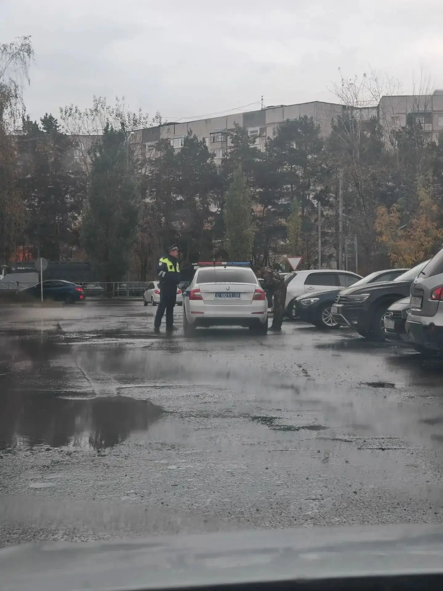 Здравствуйте. Ситуация на заправке Лукойл. Московский тракт 132Б. С одной стороны въезд...