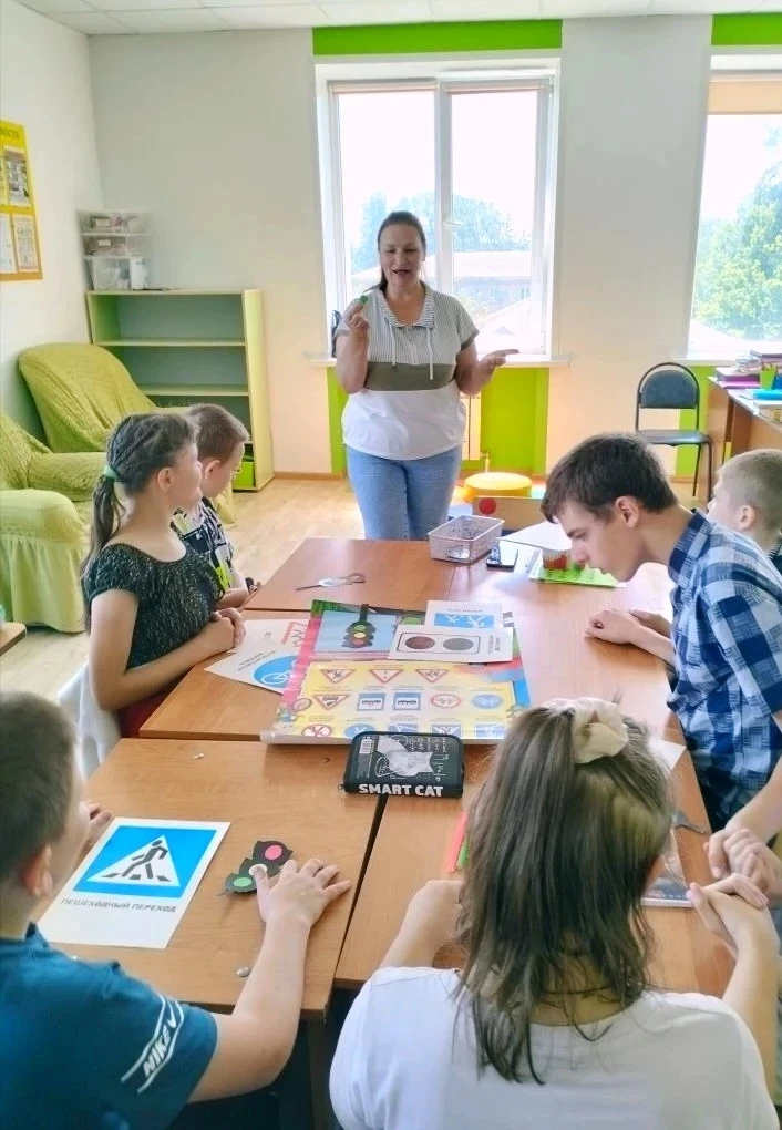 🚦 В пришкольном лагере «Радуга» сегодня было особенно ярко!

Всё потому, что прошло занятие «Наш др