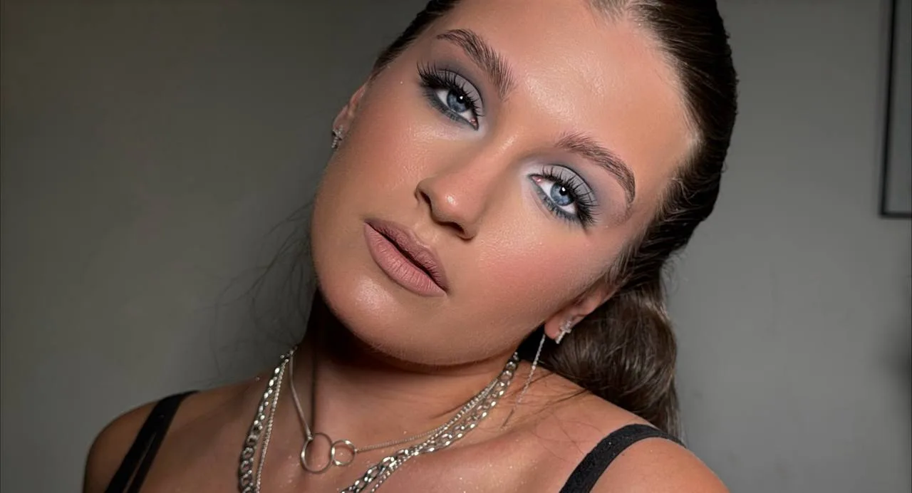 только посмотрите на эти глаза😮‍💨 

сегодня попробовала новый гелевый карандаш для глаз, мне очень