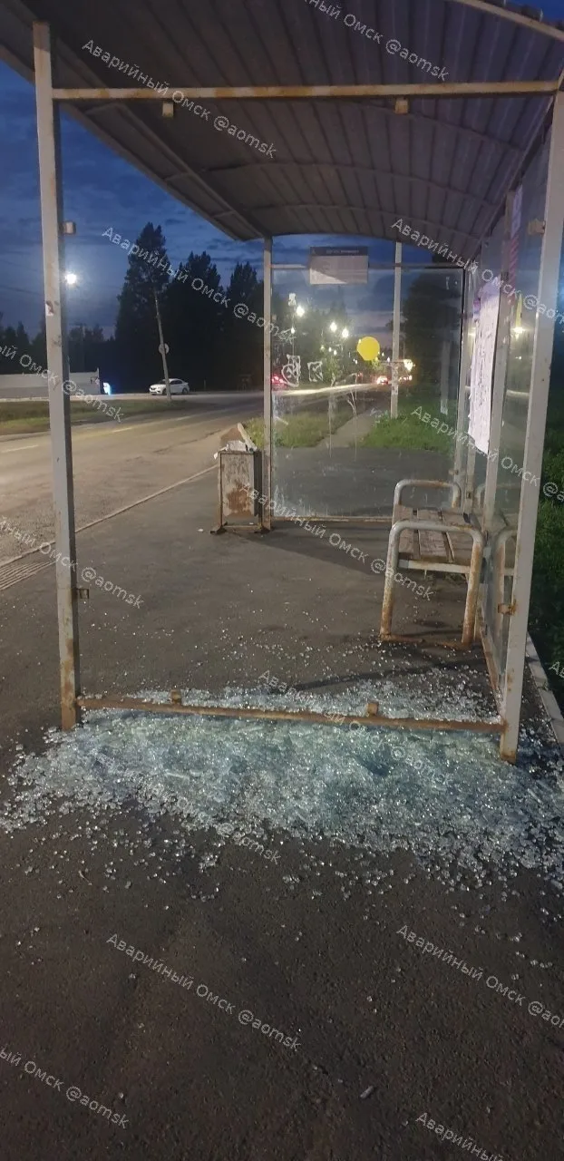 Вандалы разбили стекло на остановке возле Акварио,  ул.Завертяева. 😔

Подписаться на Регион-55