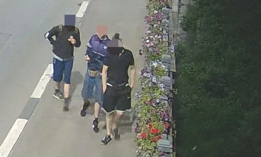 В Орле подростки ночью скинули в реку кашпо с моста 

Об очередном случае вандализма, произошедшем в
