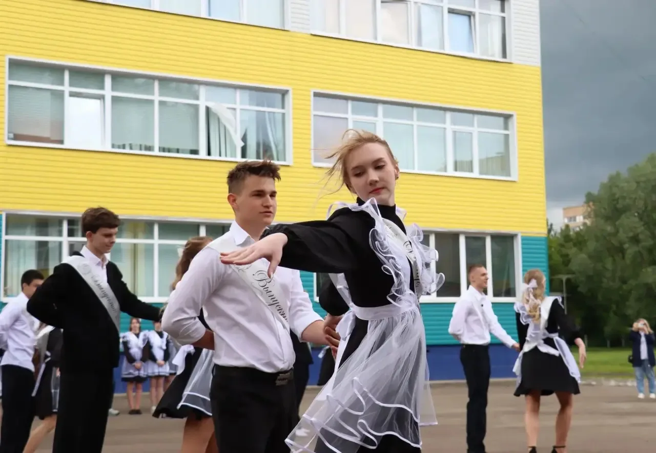 🔔В школе №5 Ступино прозвенел последний звонок для одиннадцатиклассников  В школе №5 городского окру