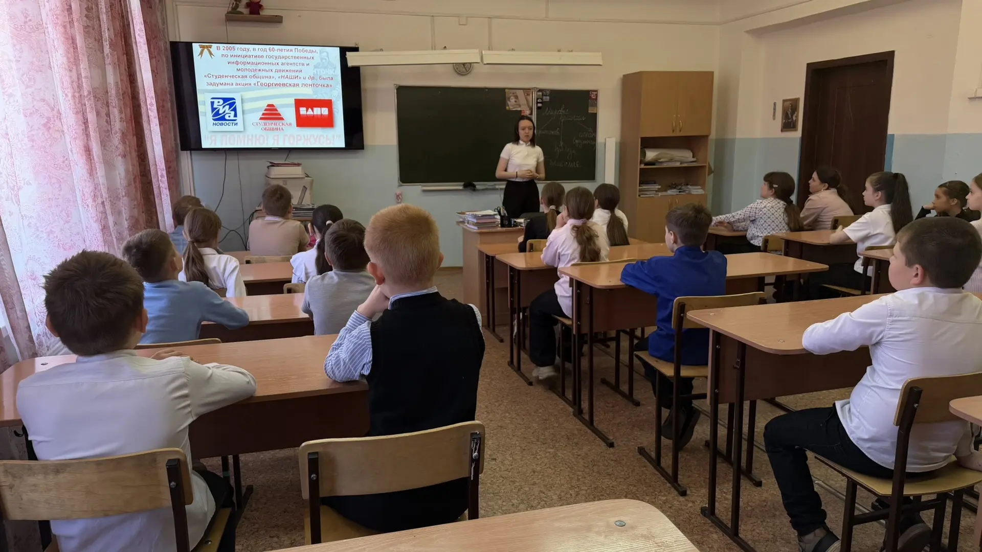 🕊️ Наша школа продолжает участвовать во Всероссийской акции «Георгиевская лента».  Но этот день запо