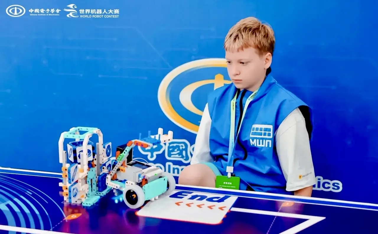 🤖 Вячеслав из 5-ого «Т» — финалист Международных соревнований по робототехнике WRC 202...