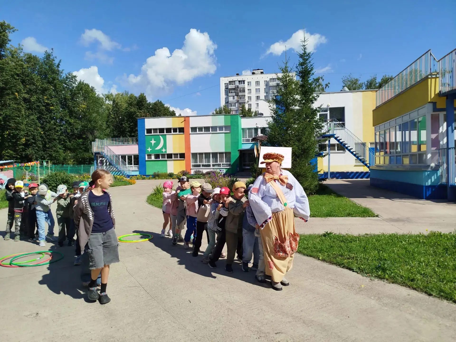 Спортивно-познавательное развлечение "Праздник Мыльных пузырей",  в гостях у детей Капи...