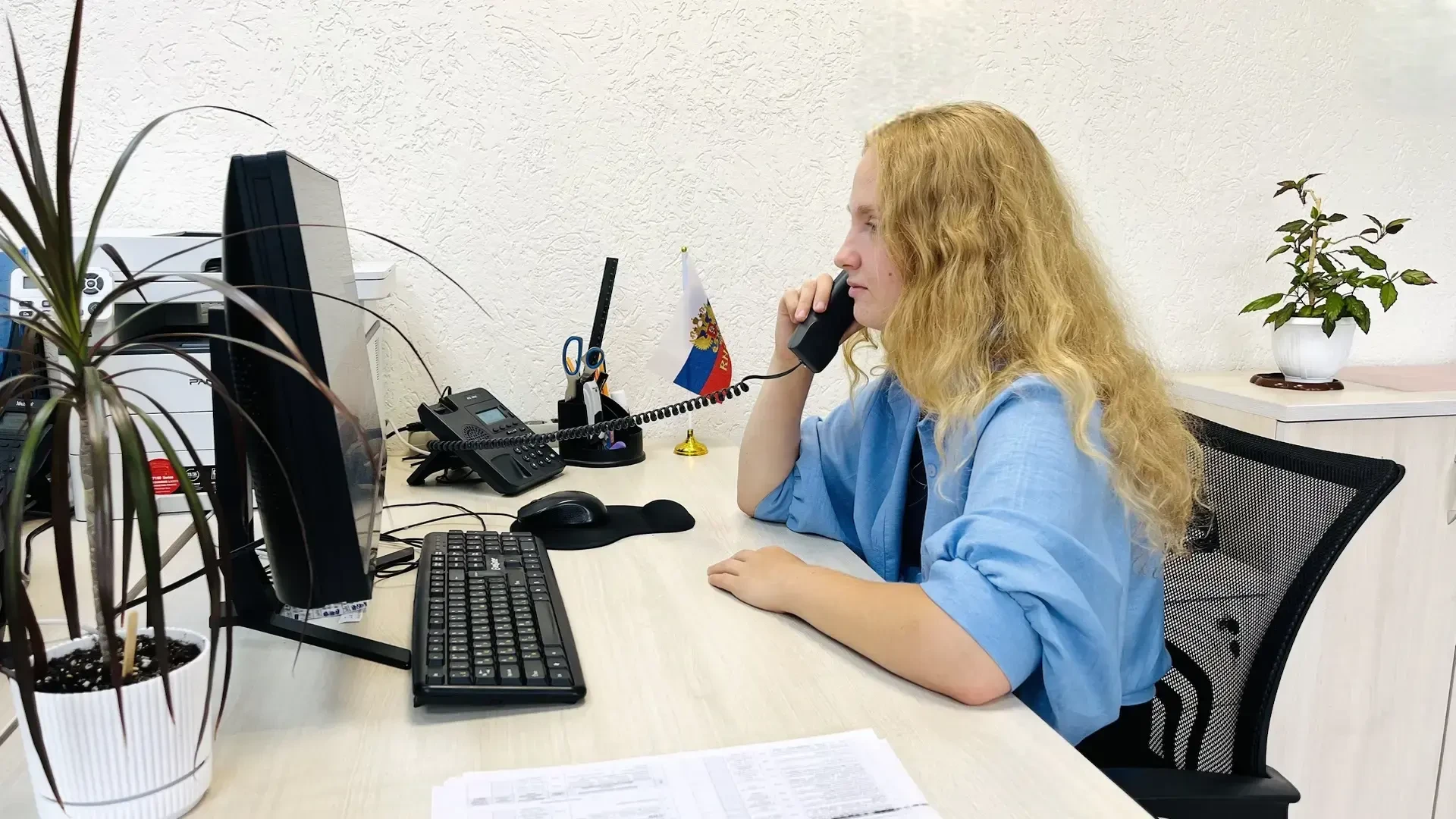 Горячая линия Ресурсного центра служит жизненно важным каналом поддержки для граждан, н...