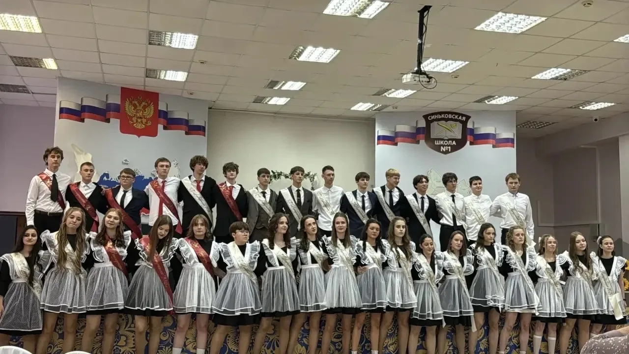 И вот они стоят у порога… Осталось совсем немного — сдать ЕГЭ! 🎓✨  Сегодня в последний раз прозвенел