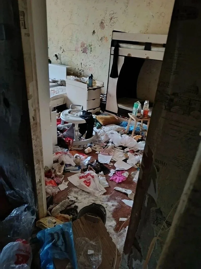 В Вологде полицейские изъяли детей у 27- летней женщины.