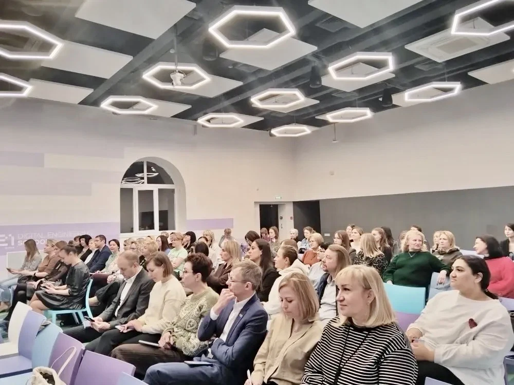 ✔️Команда минобра Челябинской области приняла участие в обучающем интенсиве по ИИ  🖥️14 февраля для 