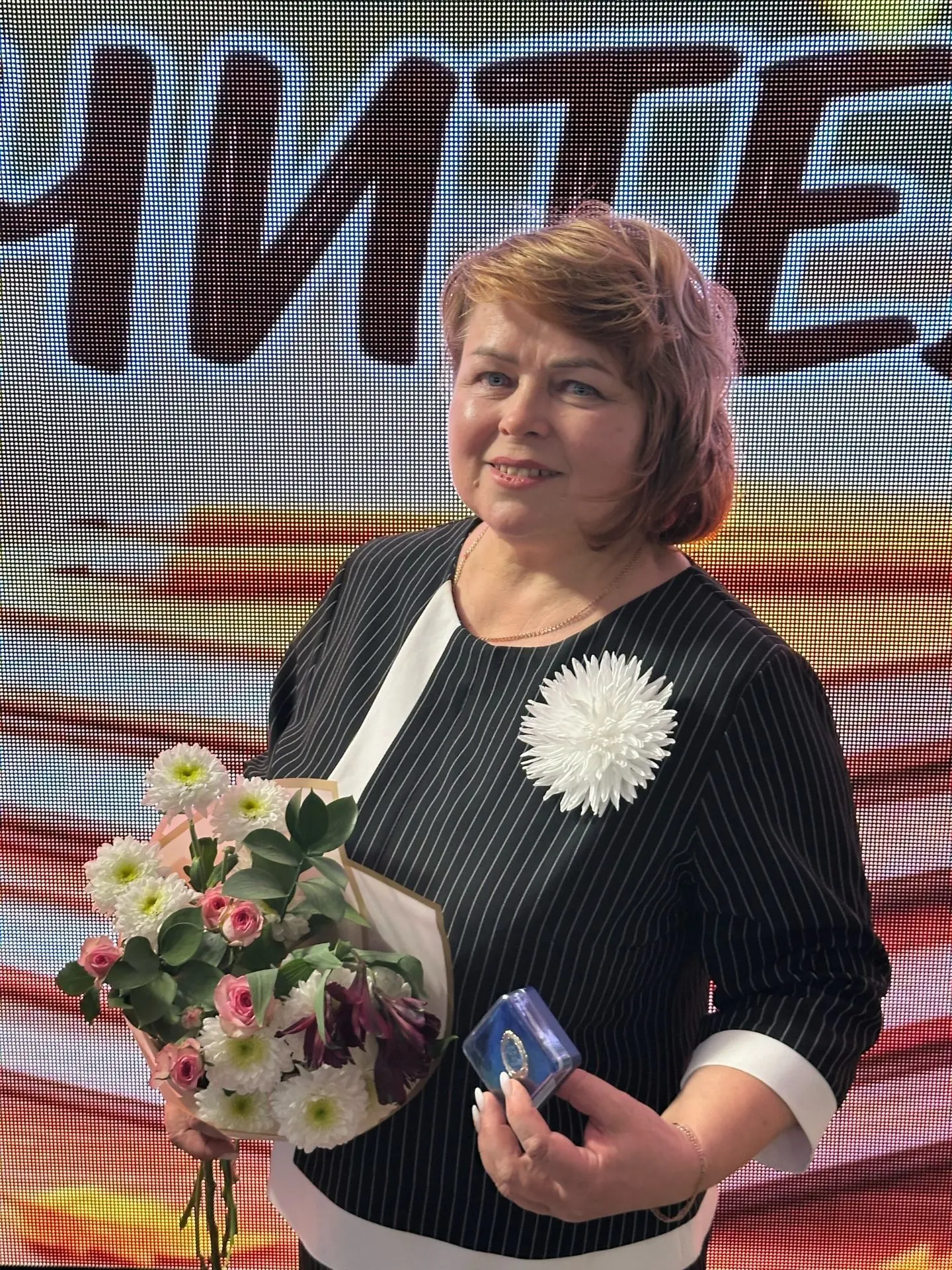 Сегодня в Доме молодёжи вручили наградыы ко Дню учителя пермским педагогам.