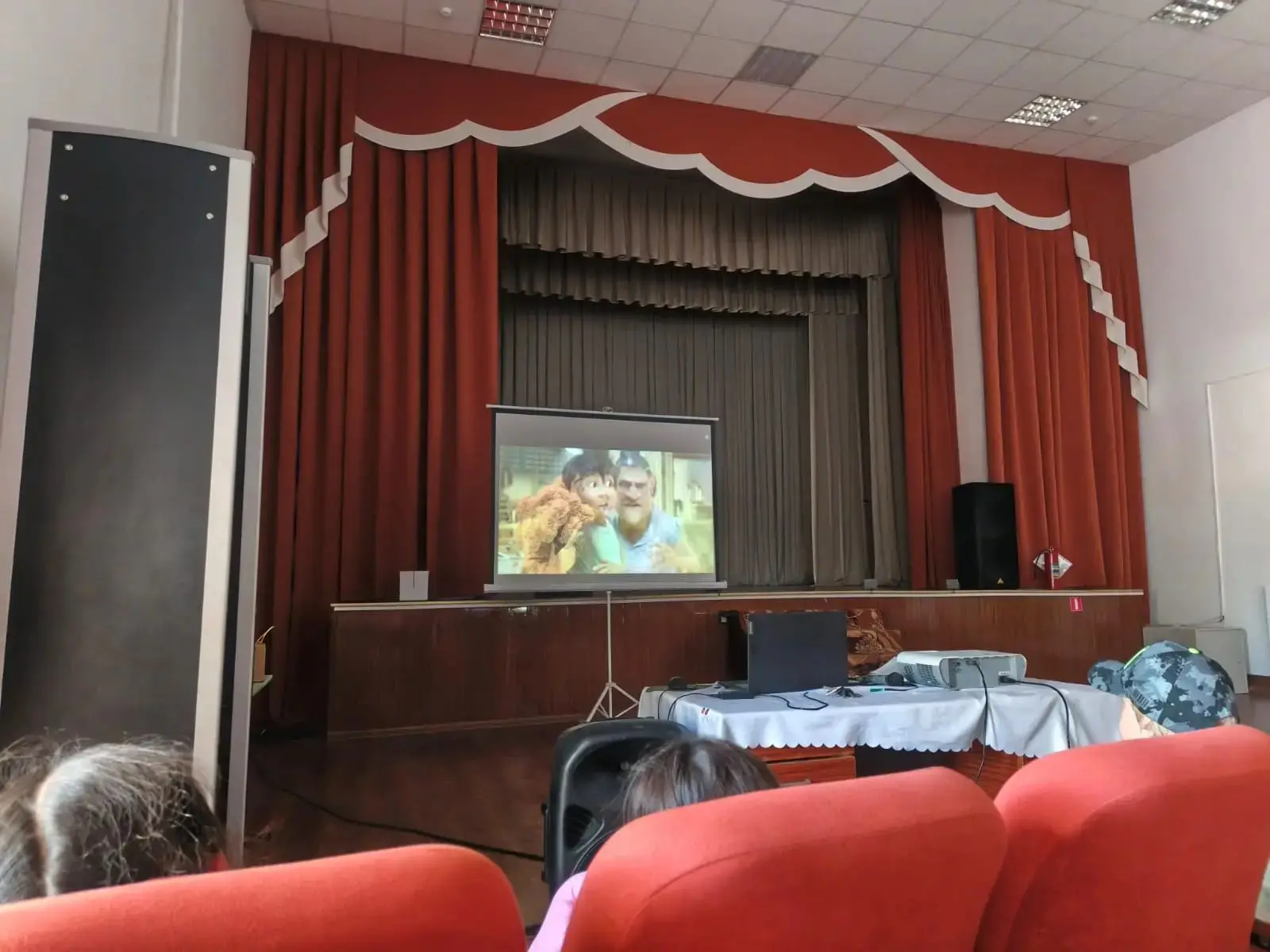 Вот и прошел пятый день на пришкольной оздоровительной площадке. 
 По традиции начался день с ритмич