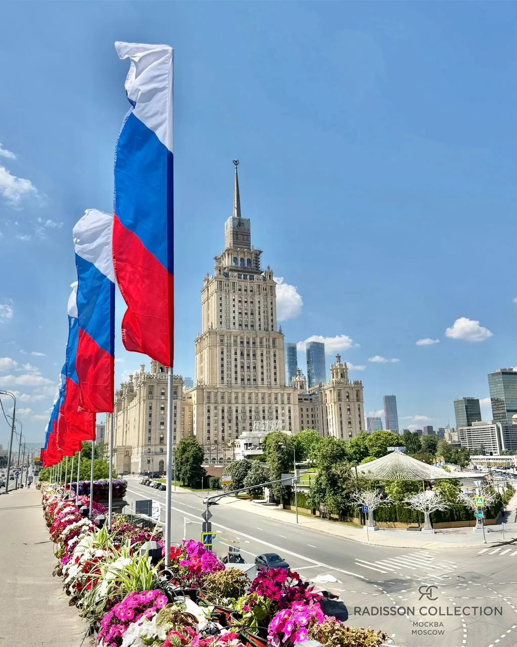 С Днём России!

Команда гостиницы «Radisson Collection, Москва» от всего сердца поздравляет с праздн