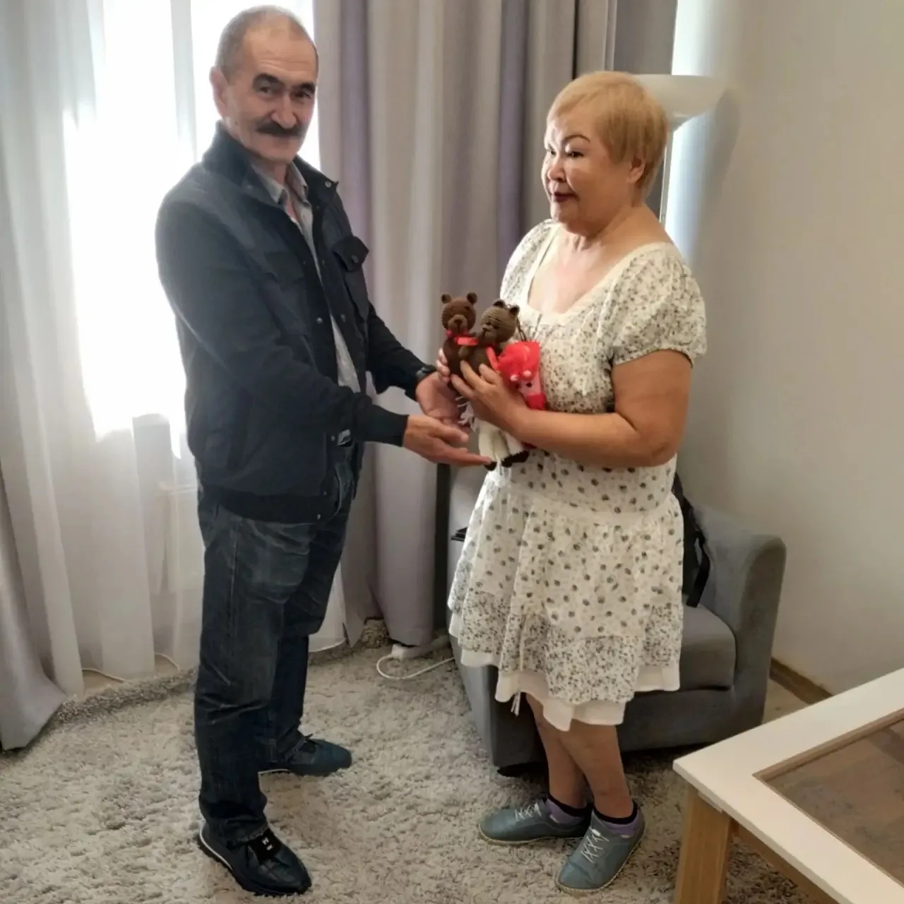 Тёплый талисман от салехардского волонтёра отправится к бойцам

Каждый день салехардские волонтёры д