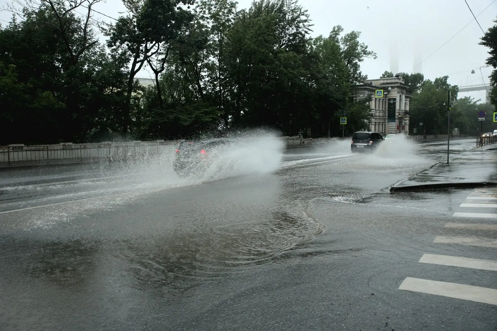 ☔️ Режим повышенной готовности во Владивостоке продлен в связи с непогодой.