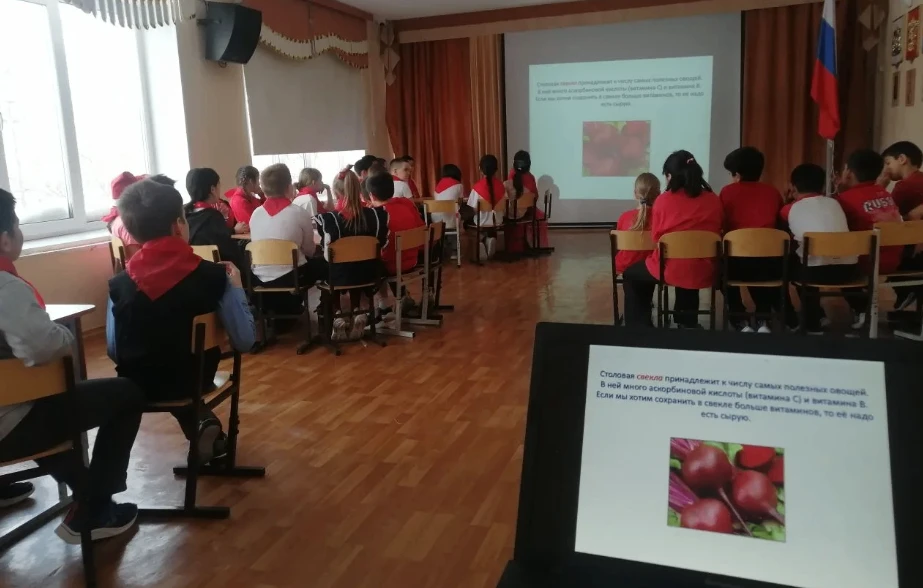 🍎 «Красный — значит полезный!» — таков девиз наших третьеклассников сегодня! Второй день Недели здор