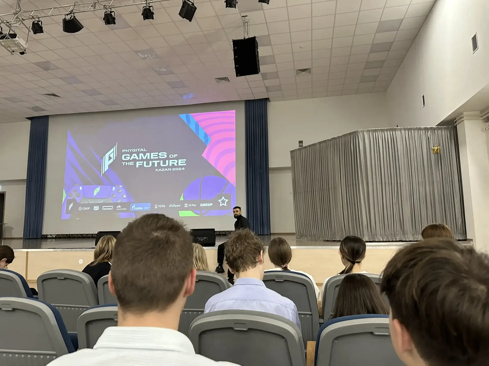 🎮 Активисты классов #Родной36 продолжают погружение в мир фиджитал-спорта  16 декабря в нашей школе 