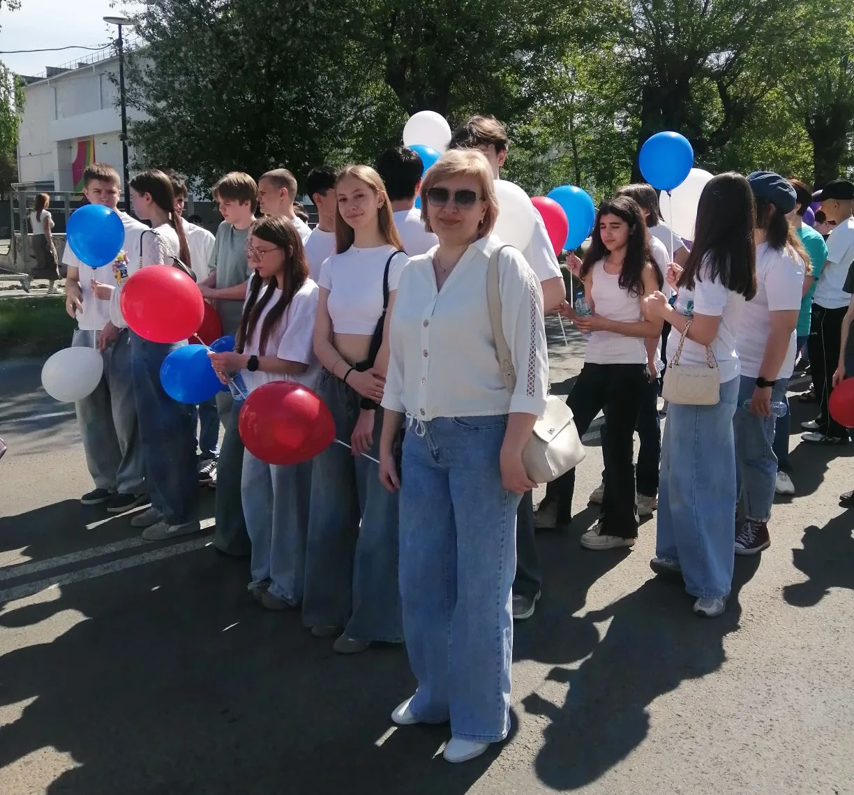 Колонна Гимназии 1 на Дне города в праздничном шествии!