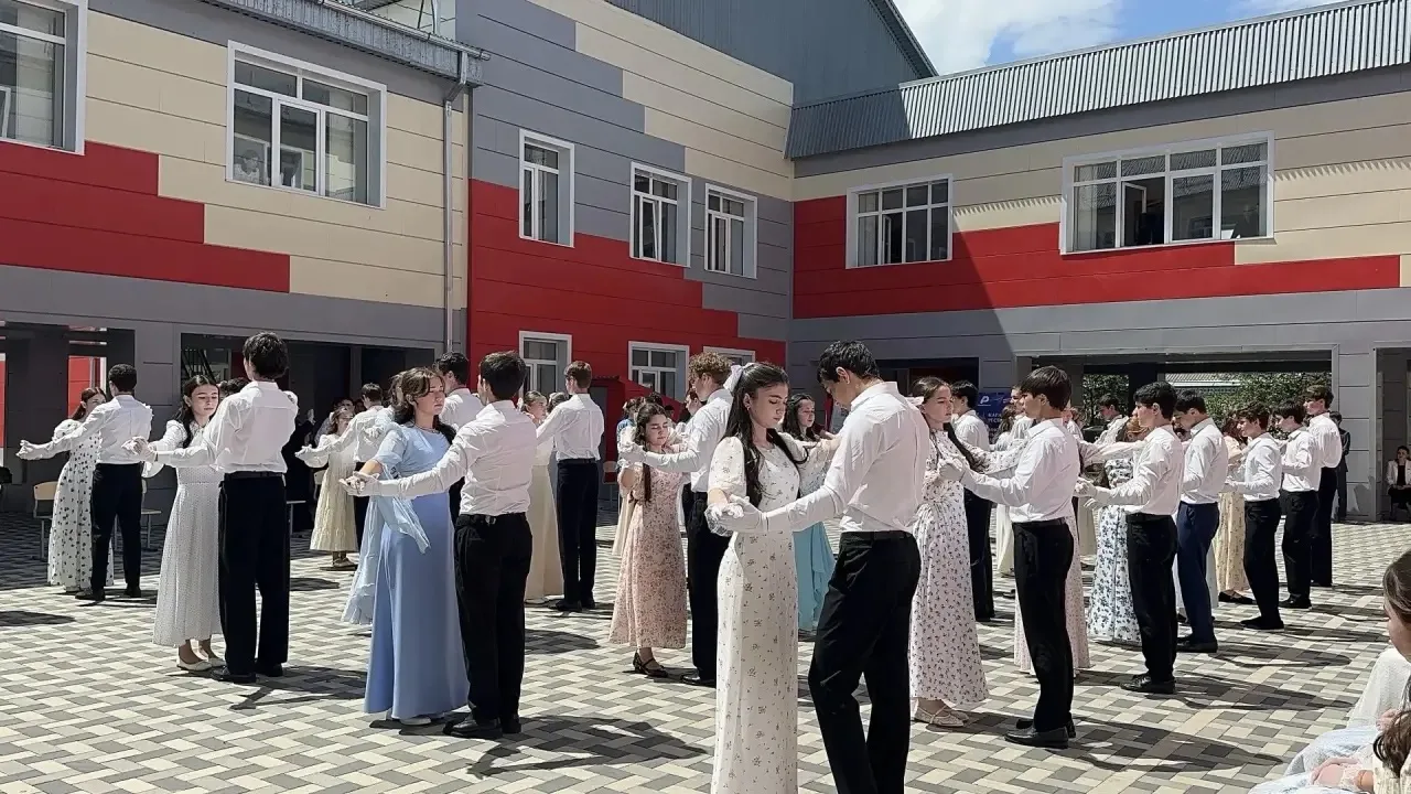 🤍💙❤️«Венец дружбы»: танцевальный символ единства народов России прошел в Усть-Джегутинском районе   