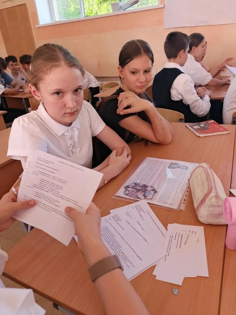 21 мая учащиеся 7 «В» класса совершили увлекательное литературное путешествие  по родовым имениям ру