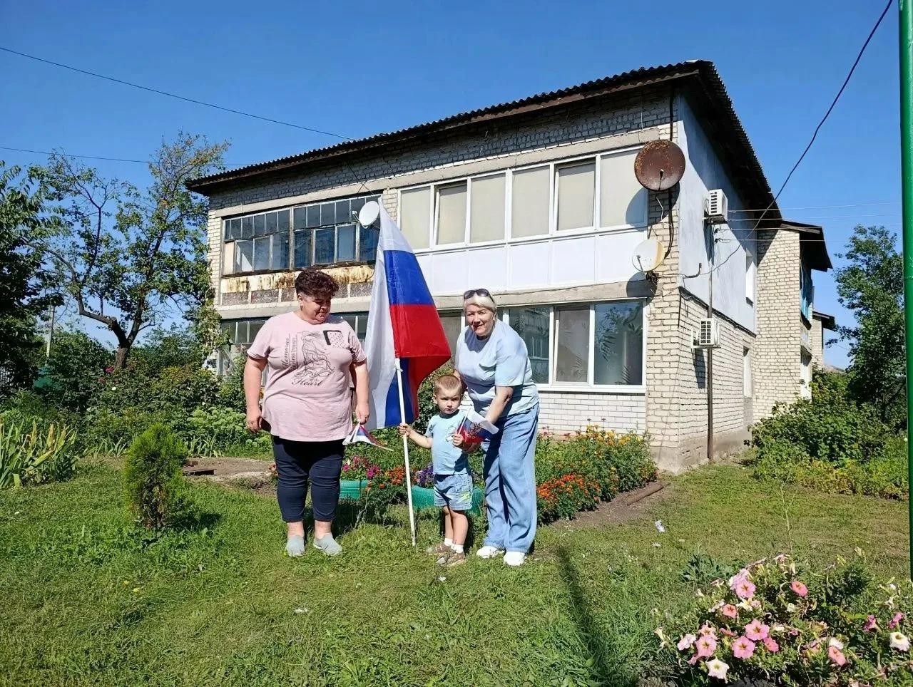 ✅Флаг России в наших руках: мероприятие, объединившее патриотов