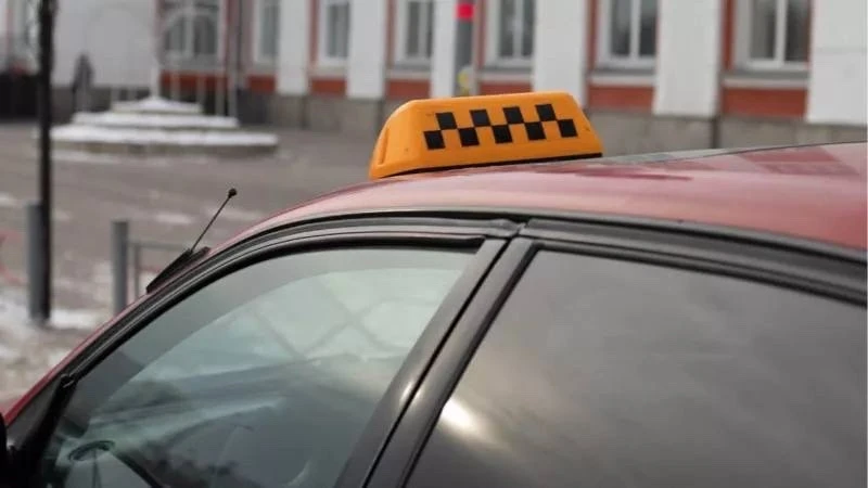 Работу таксистов-зазывал ограничат в Алтайском крае: что ждет "бомбил"
