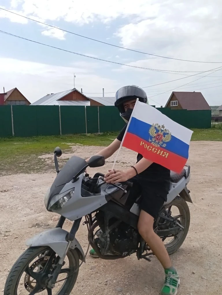 В д. Евсино  прошёл  мотопробег с флагами России. В СК провели игровую  программу "Вся ...