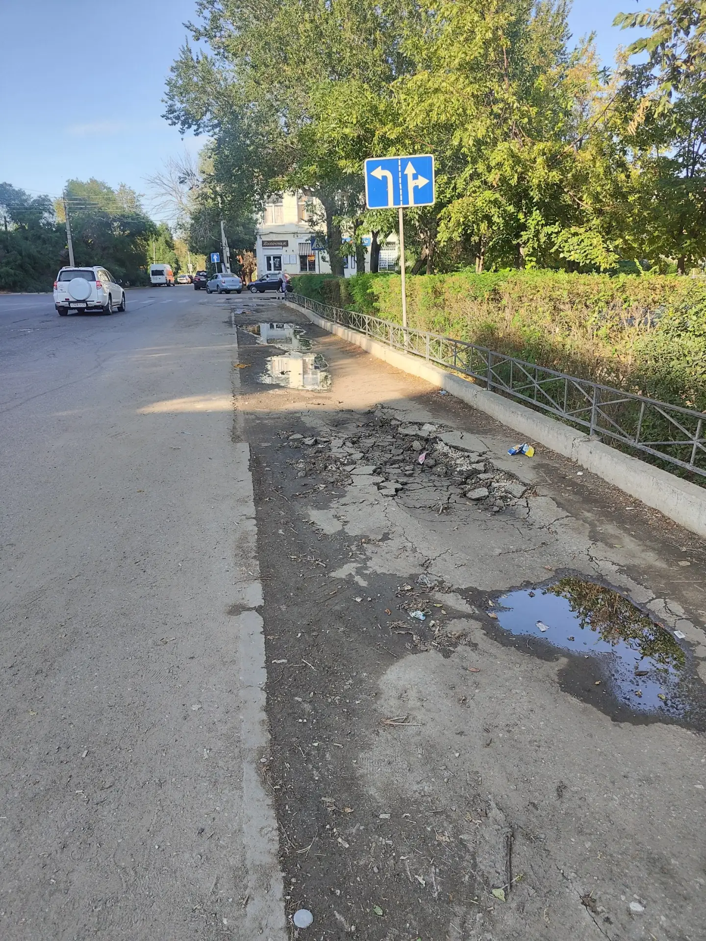 🚧 Трусовский рынок: почему люди вынуждены идти по воде?