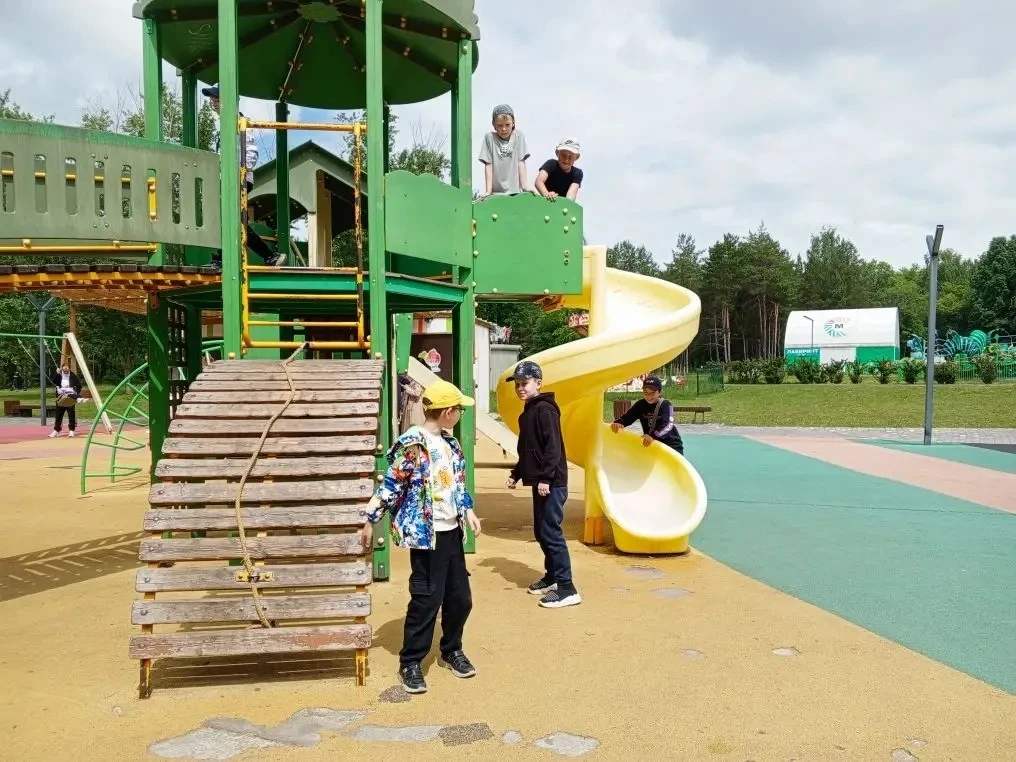 В 4 отряде у нас был невероятно насыщенный день! Сначала мы всей дружной компанией отправились гулят