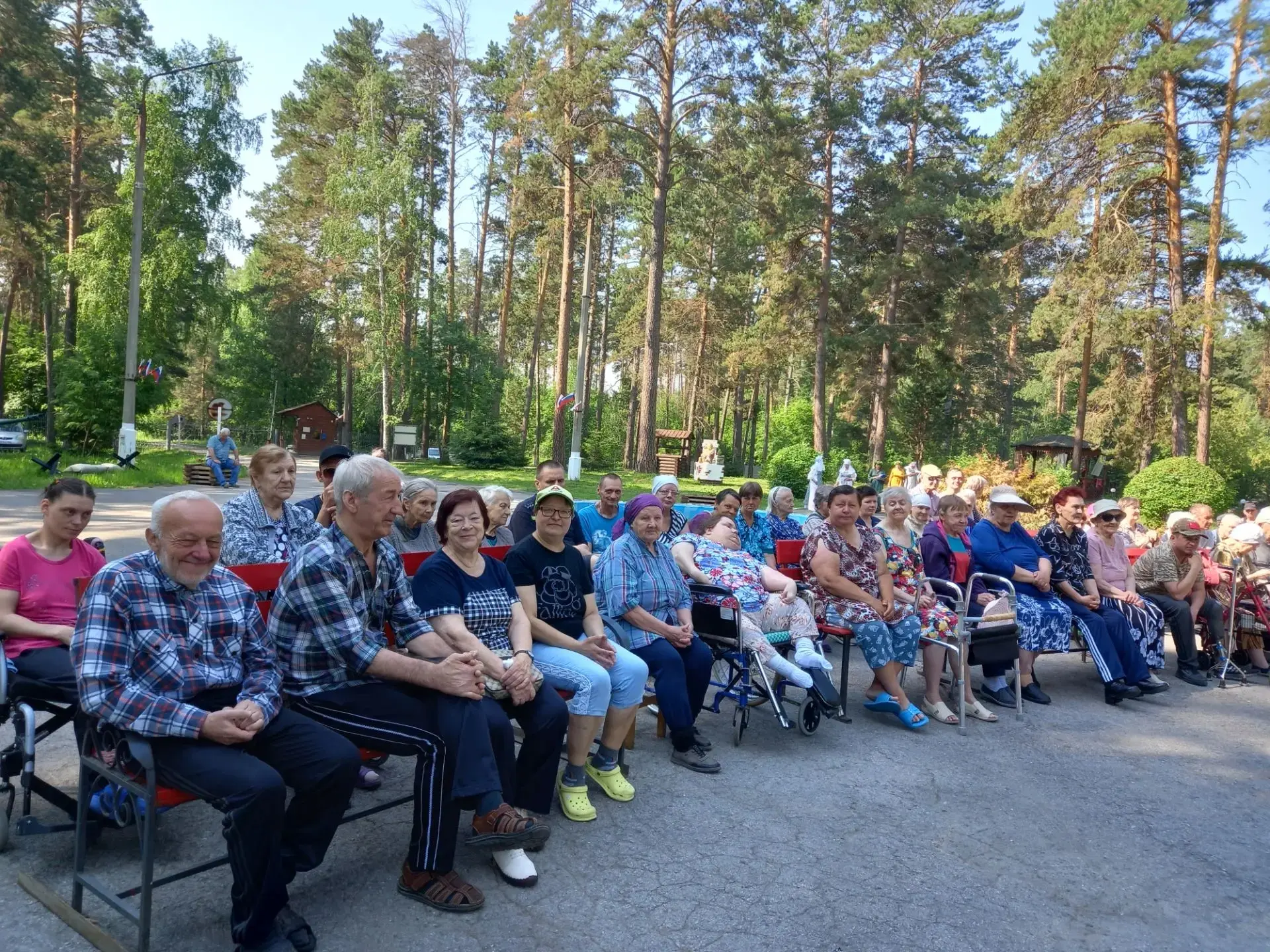 Концерт под открытым небом: как «Брусничка» подарила нам праздник! ☀️🎶

Какой же замечательное утро