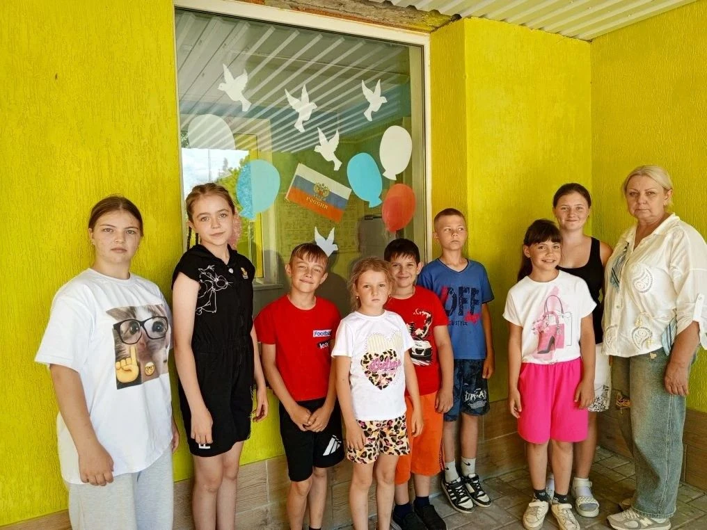 В преддверии Дня России ребята из пришкольного лагеря «Улыбка» приняли участие во Всеро...