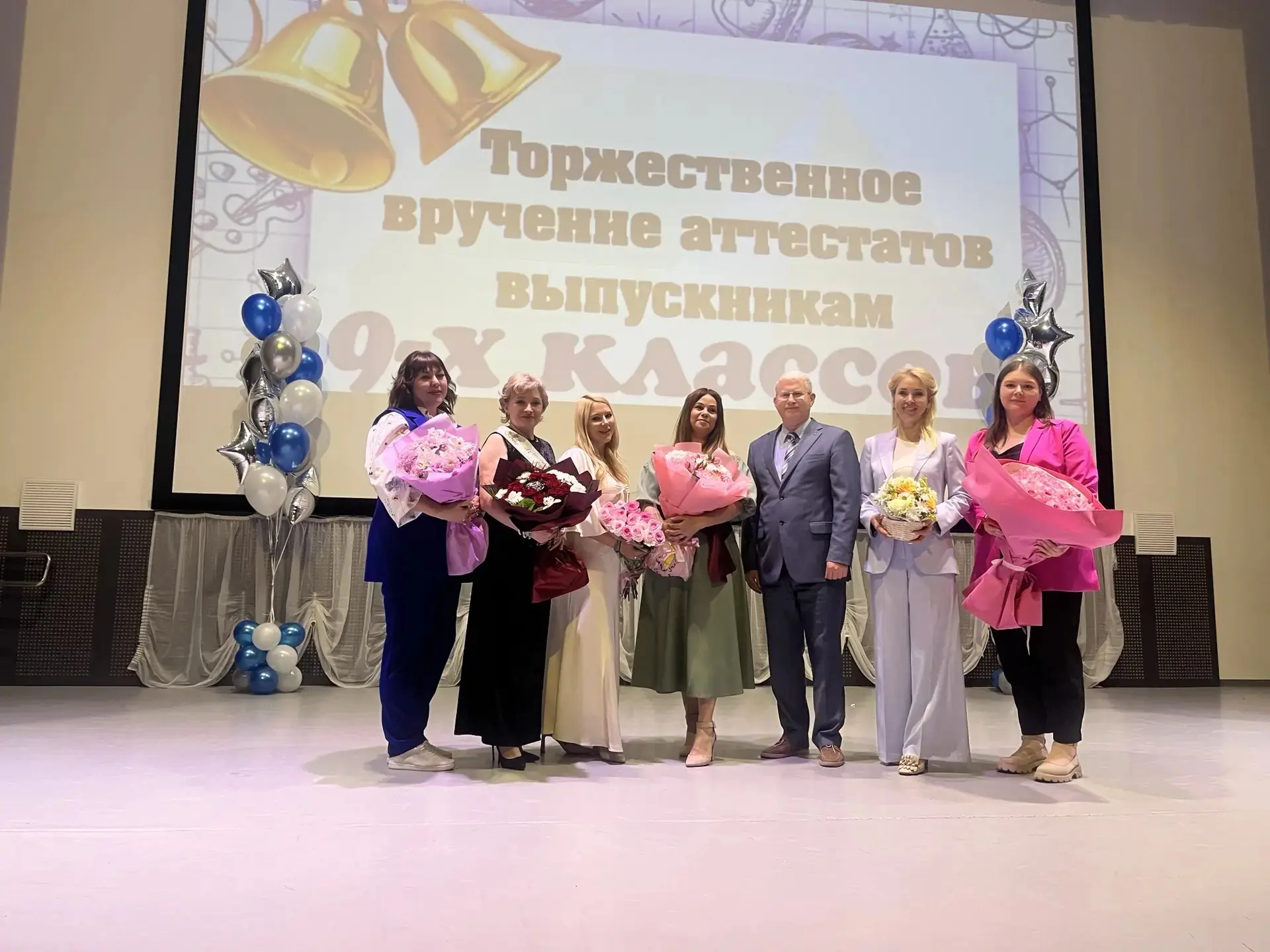 25 июня в корпусе Мир  прошла Торжественная церемония вручения аттестатов об основном общем образова