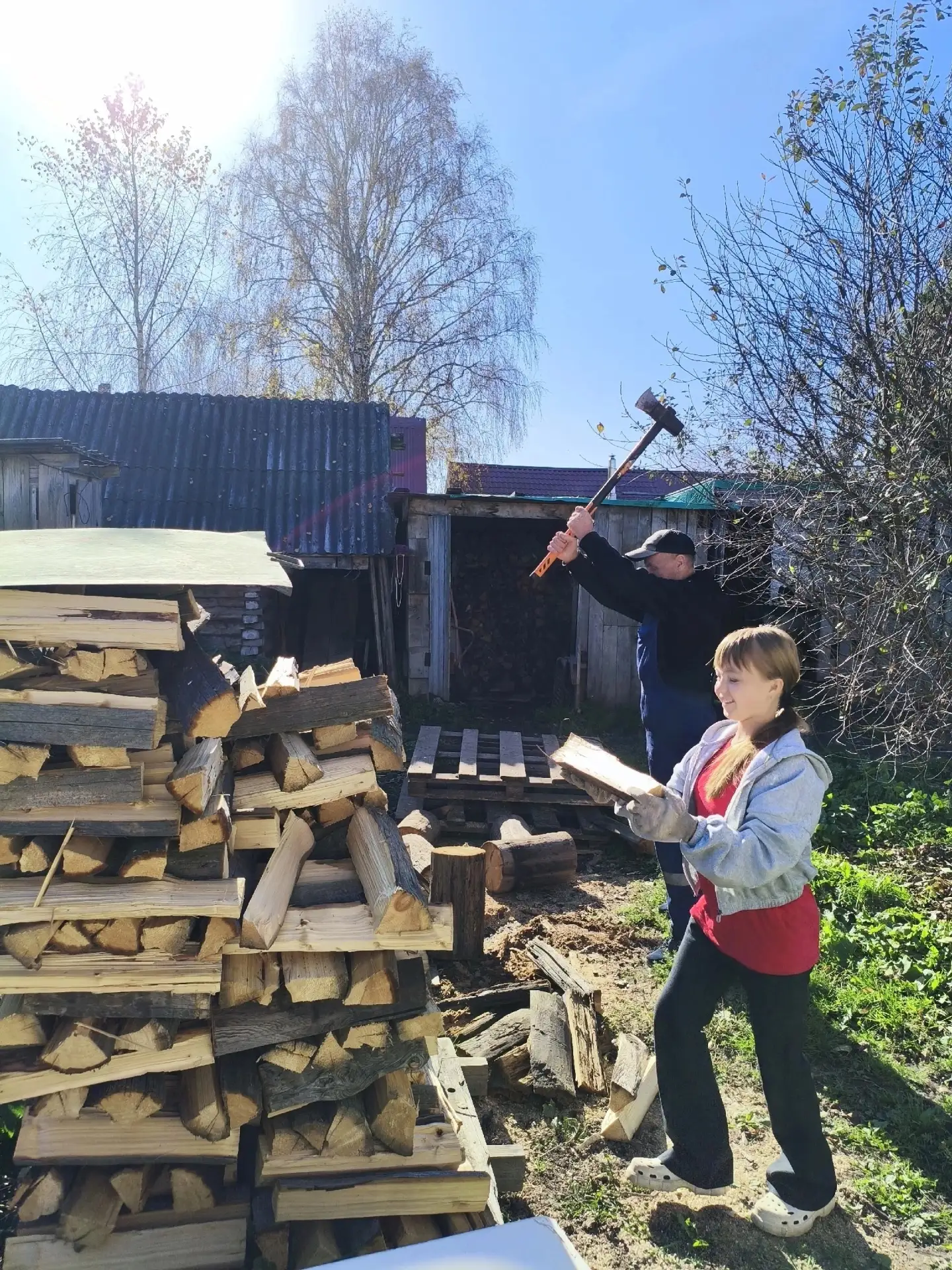 🍁 ДОБРОЕ ДЕЛО РУКАМИ МОЛОДЫХ: ВОЛОНТЕРЫ 4 «В» КЛАССА ПОМОГЛИ ПОЖИЛЫМ ЖИТЕЛЯМ СЕЛА
