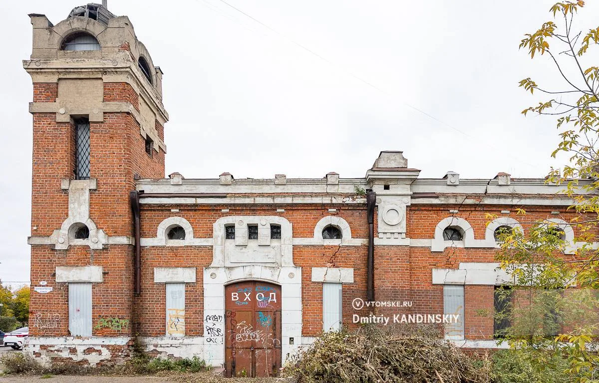 ⚒️ Работы начались в историческом здании складов купца Горохова в Томске.