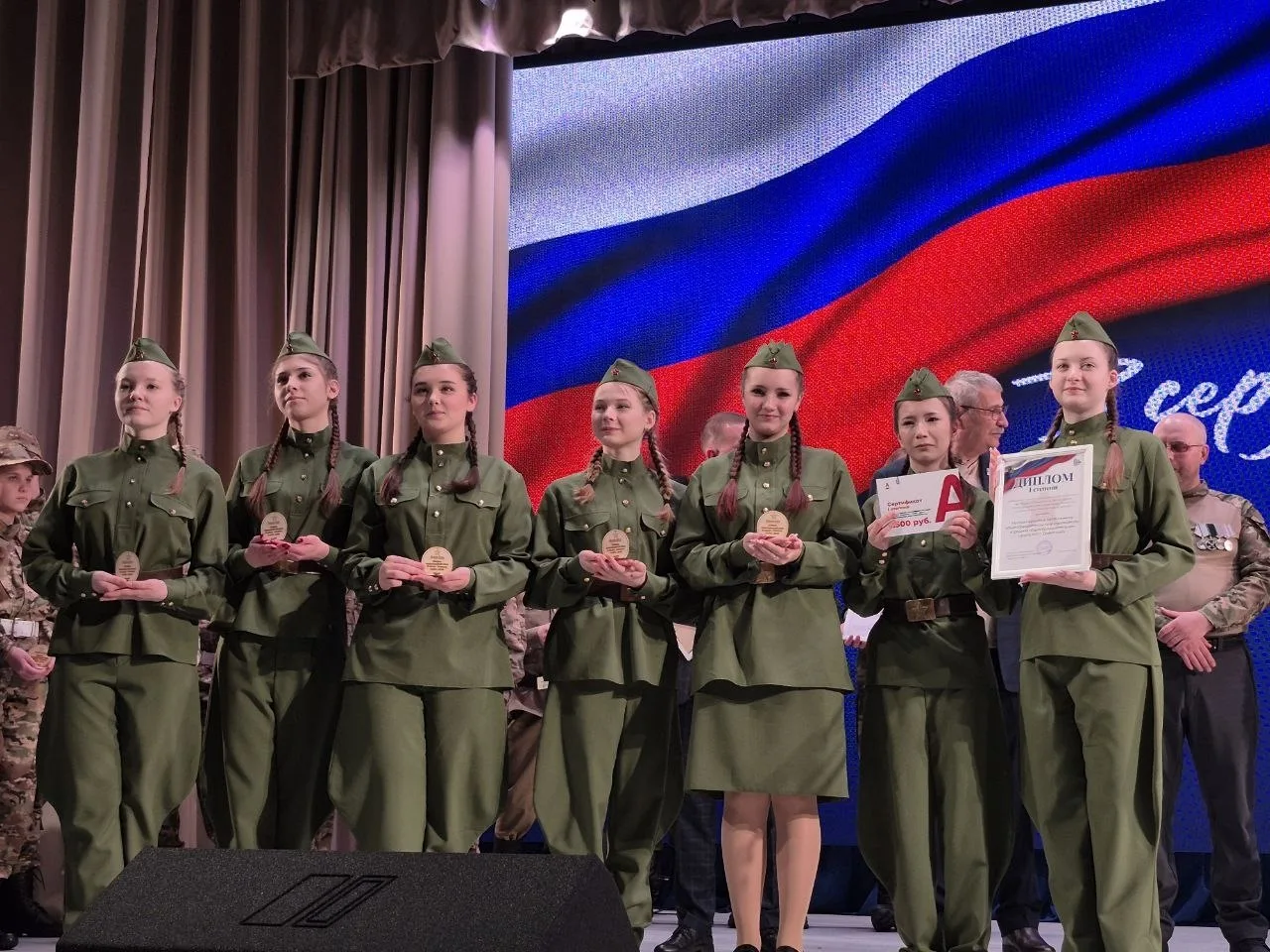 ПОЗДРАВЛЯЕМ🎉🎉🎉 13 марта команда нашей школы ⭐Ташева Полина ⭐Войнова Анастасия ⭐Лямина Ева ⭐Павлова К