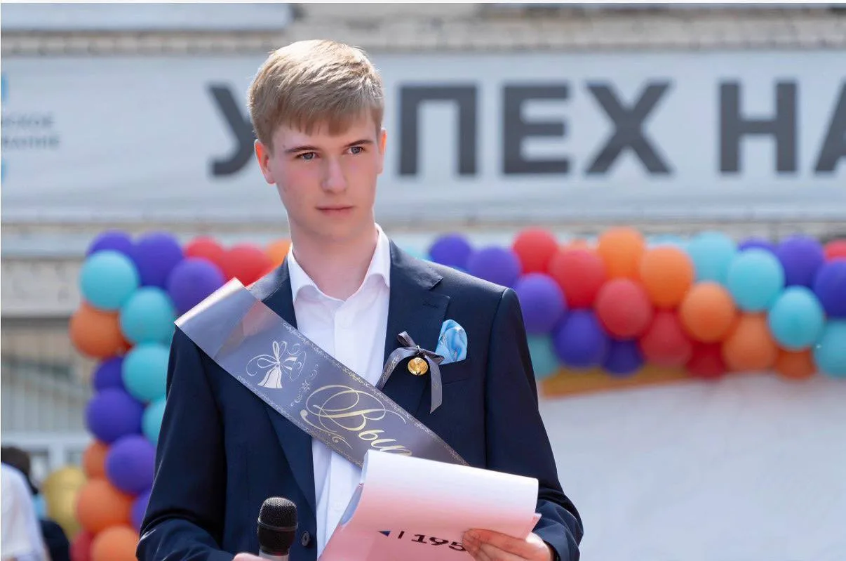 99 баллов 🤩

🧪 Наш Миша, ученик 11 класса «М», стал обладателем 99 баллов за ЕГЭ по химии! Это нев