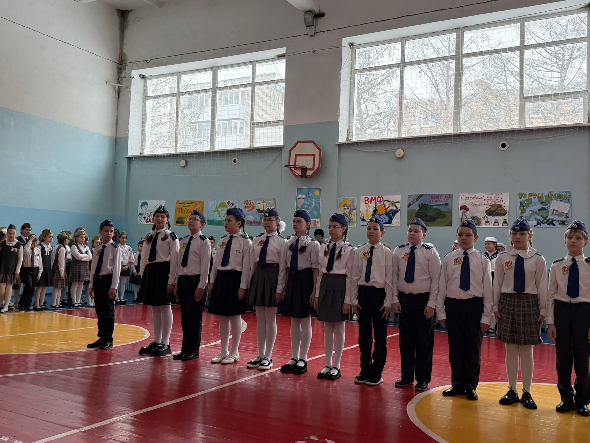3-4 классы блестяще выступили на смотре строя и песни! Ровный строй, чистое пение и отличный командн