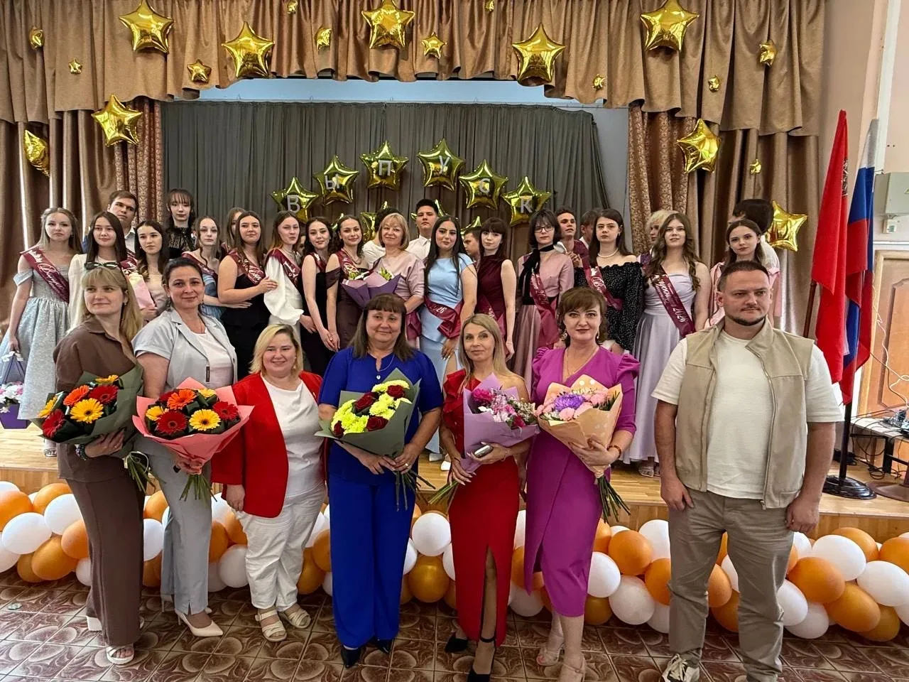 Сегодня в нашей школе прошёл один из самых важных и трогательных дней в году — торжественная церемон
