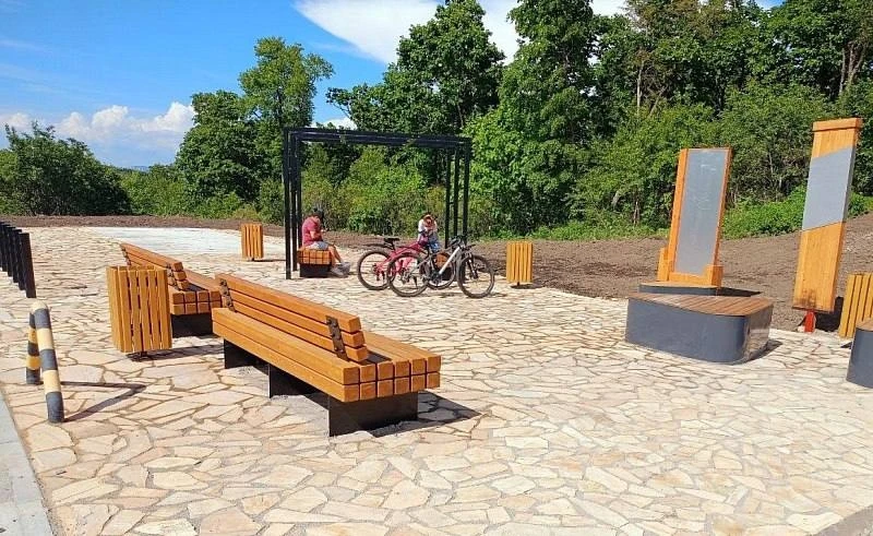 ✅Видовые площадки, прокат и места отдыха: на Русском острове создают велоинфраструктуру.

🔹 Работы 