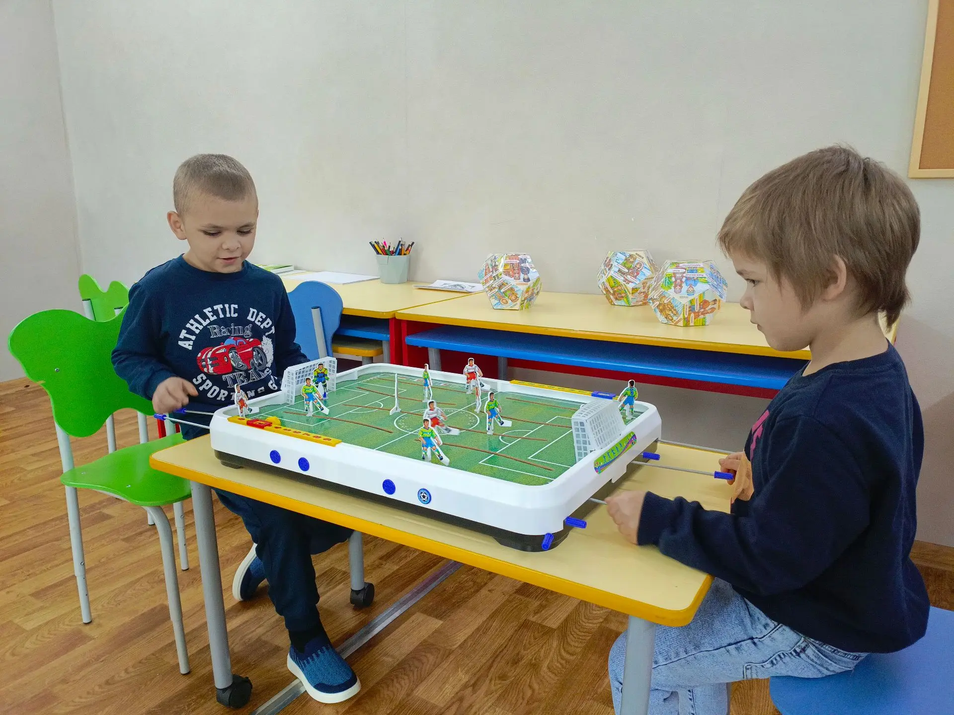 🎲 Настольные игры для дошкольников: не просто развлечение, а мощный инструмент развития!